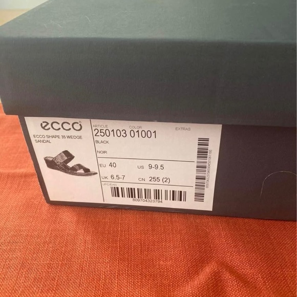 Ecco Sandal, Sz 9 - Picture 6 of 6
